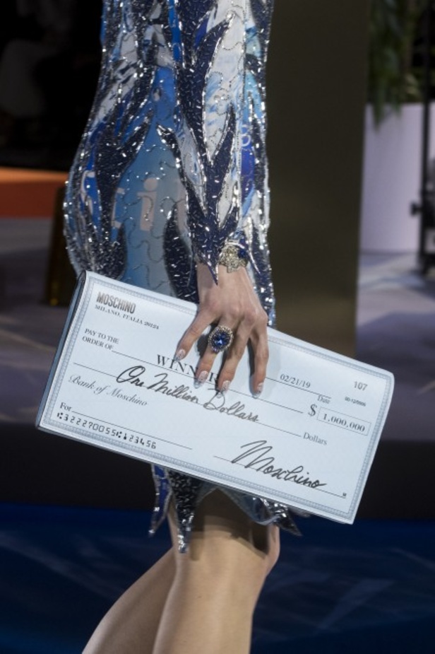 مجموعة Moschino  للألبسة الجاهزة لخريف و شتاء 2019