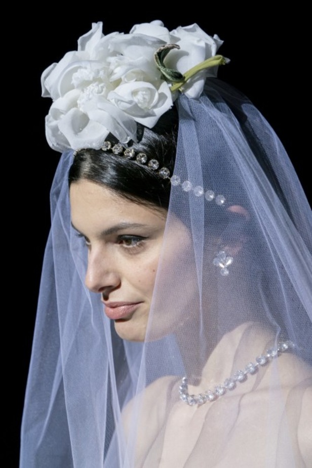 دولتشي أند غابانا تحيي موضة المرأة العصرية بتصاميمها