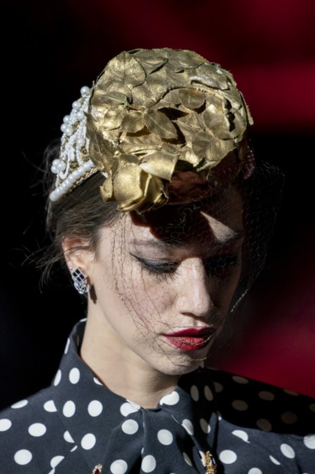 دولتشي أند غابانا تحيي موضة المرأة العصرية بتصاميمها