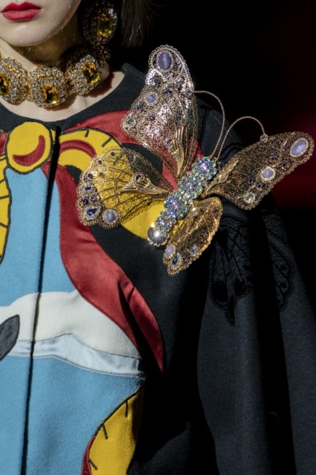 دولتشي أند غابانا تحيي موضة المرأة العصرية بتصاميمها