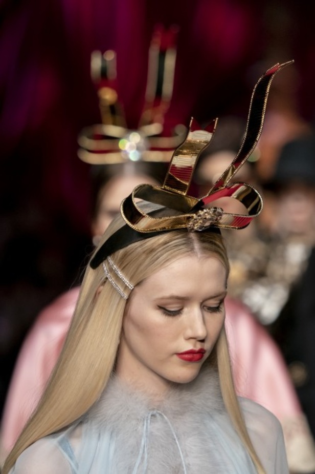 دولتشي أند غابانا تحيي موضة المرأة العصرية بتصاميمها