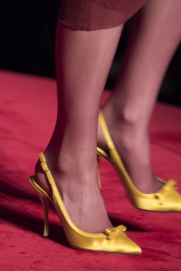 دولتشي أند غابانا تحيي موضة المرأة العصرية بتصاميمها