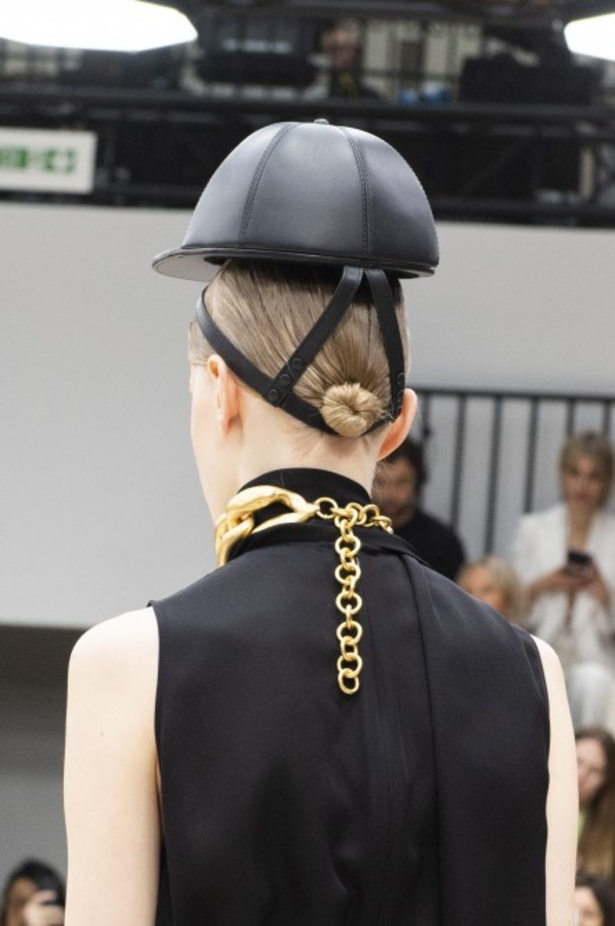 عرض أزياءJ.W. Anderson  لموسم خريف وشتاء 2019