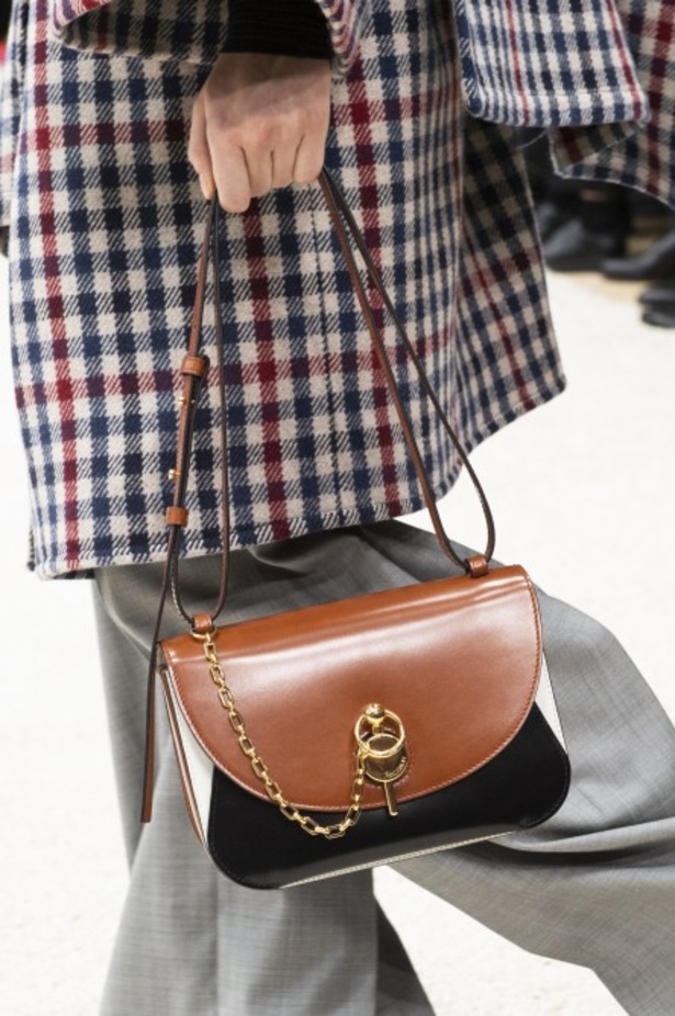 عرض أزياءJ.W. Anderson  لموسم خريف وشتاء 2019