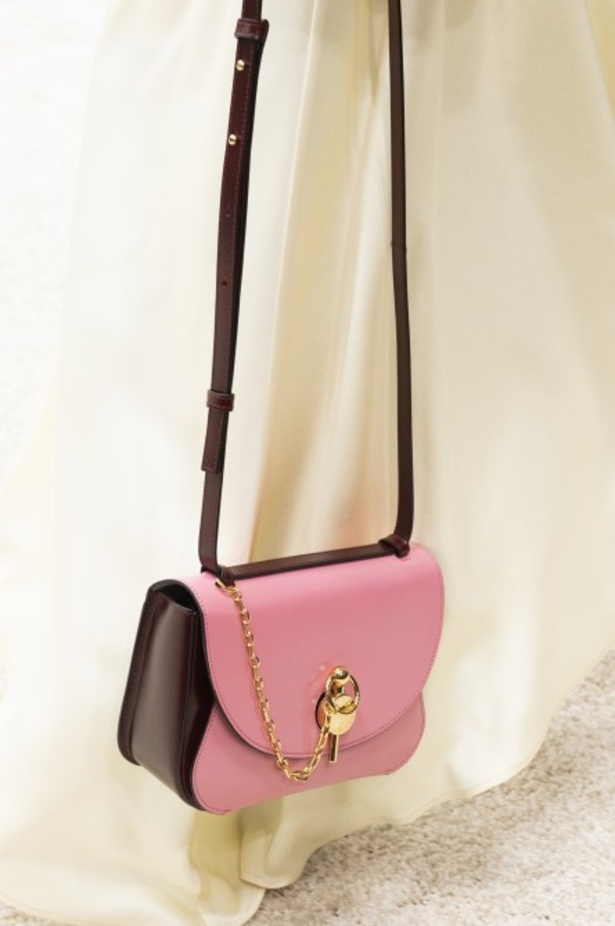 عرض أزياءJ.W. Anderson  لموسم خريف وشتاء 2019