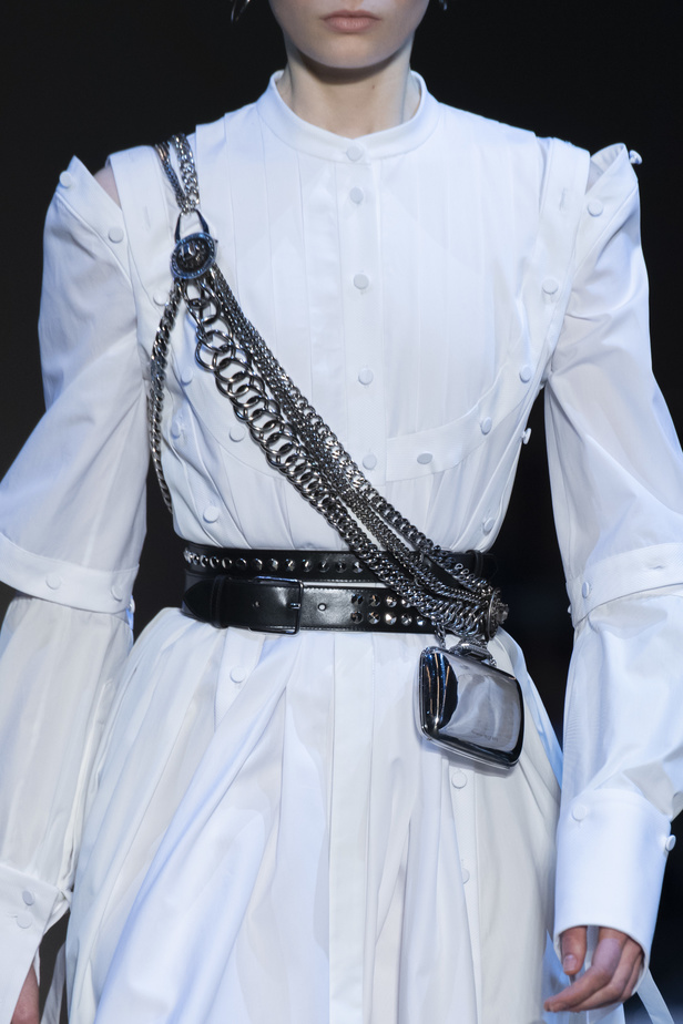 عرض أزياء ألكسندر ماكوين لموسم خريف وشتاء 2019