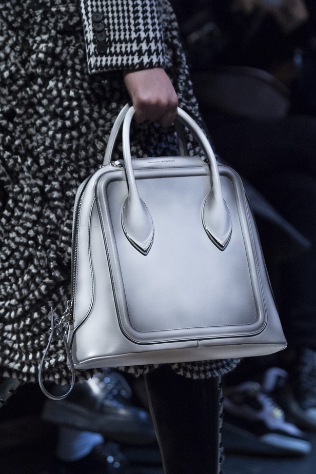 عرض أزياء ألكسندر ماكوين لموسم خريف وشتاء 2019