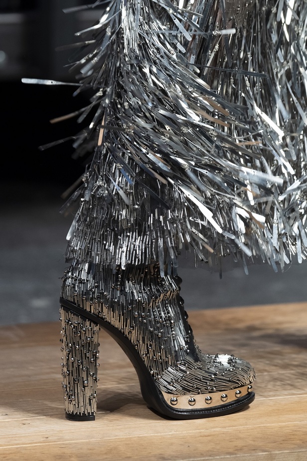 عرض أزياء ألكسندر ماكوين لموسم خريف وشتاء 2019