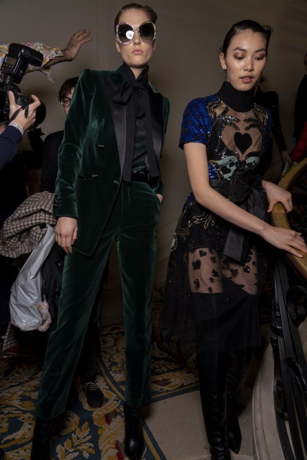 تصاميم كلاسيكية ومتنوعة من Elie Saab لخريف وشتاء 2019 