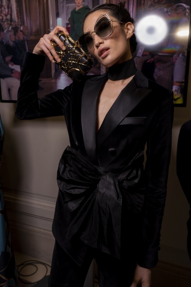 تصاميم كلاسيكية ومتنوعة من Elie Saab لخريف وشتاء 2019 