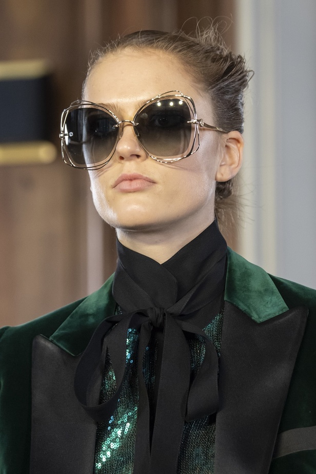 تصاميم كلاسيكية ومتنوعة من Elie Saab لخريف وشتاء 2019 