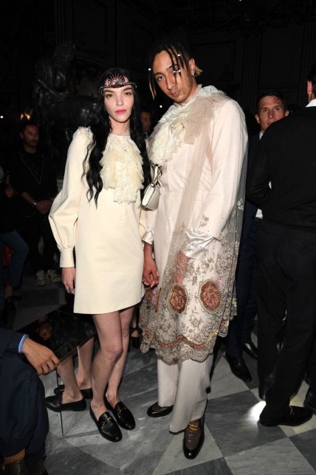 مجموعة غوتشي كروز 2020 تنير متحف روما بقصات وألوان عصرية ومميّزة