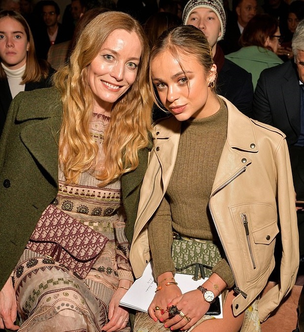 عرض أزياء Christian Dior للهوت كوتور لربيع وصيف 2019 !