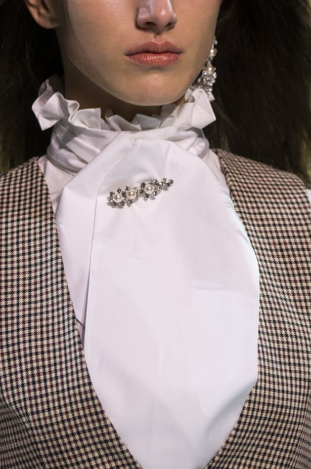 مجموعة الألبسة الراقية من ألكسندر فوتييه لربيع 2019