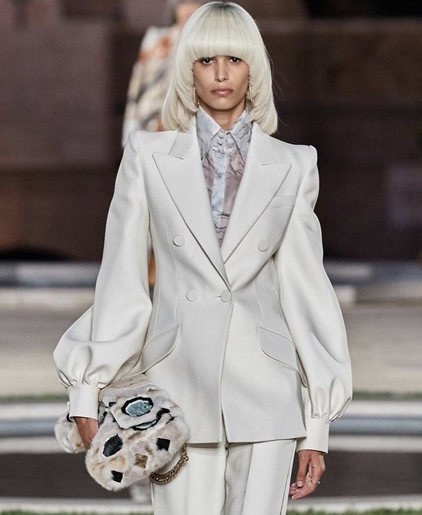 مجموعة فندي كوتور 2020 تحتفي  بالعراقة الإيطالية