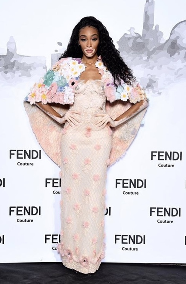 مجموعة فندي كوتور 2020 تحتفي  بالعراقة الإيطالية