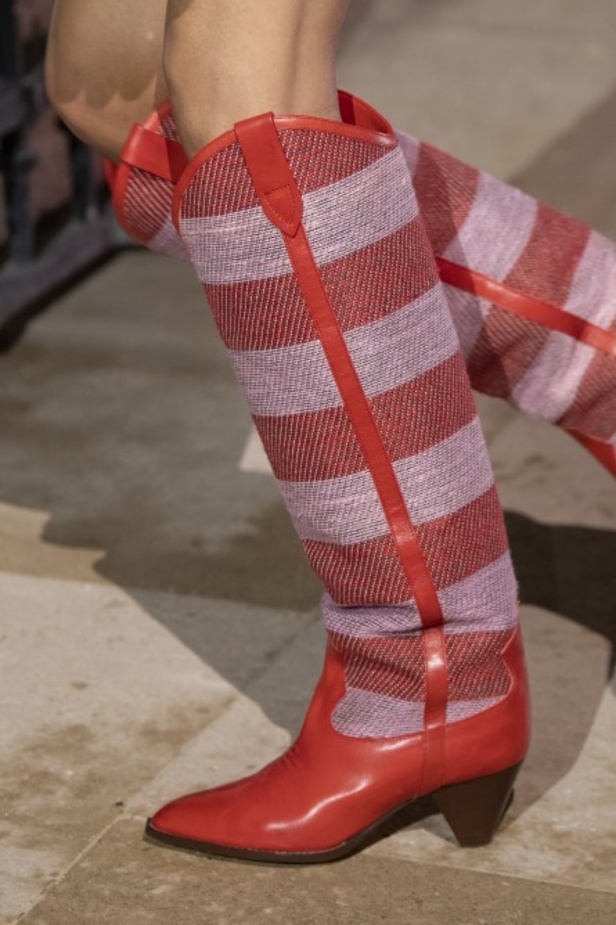 عرض أزياء ايزابيل ماران ISABEL MARANT لربيع وصيف 2021 خلال أسبوع الموضة في باريس