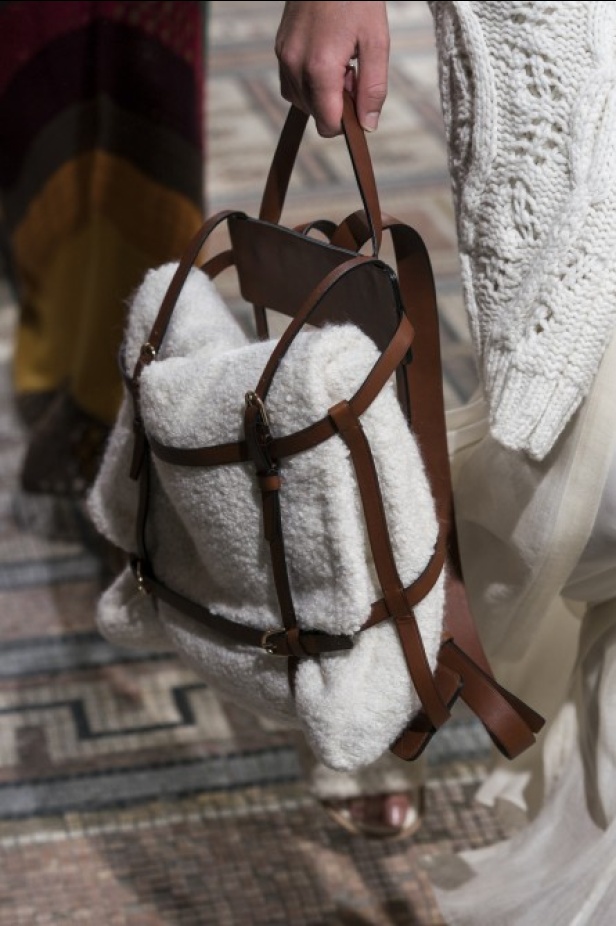 عرض ازياء مجموعة GABRIELA HEARST لربيع وصيف 2021 من أسبوع الموضة في باريس