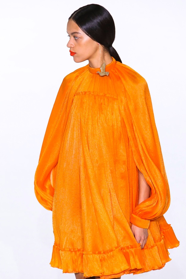 فساتين كارولينا هيريرا لخريف وشتاء 2020-2021 من اسبوع الموضة في نيويورك