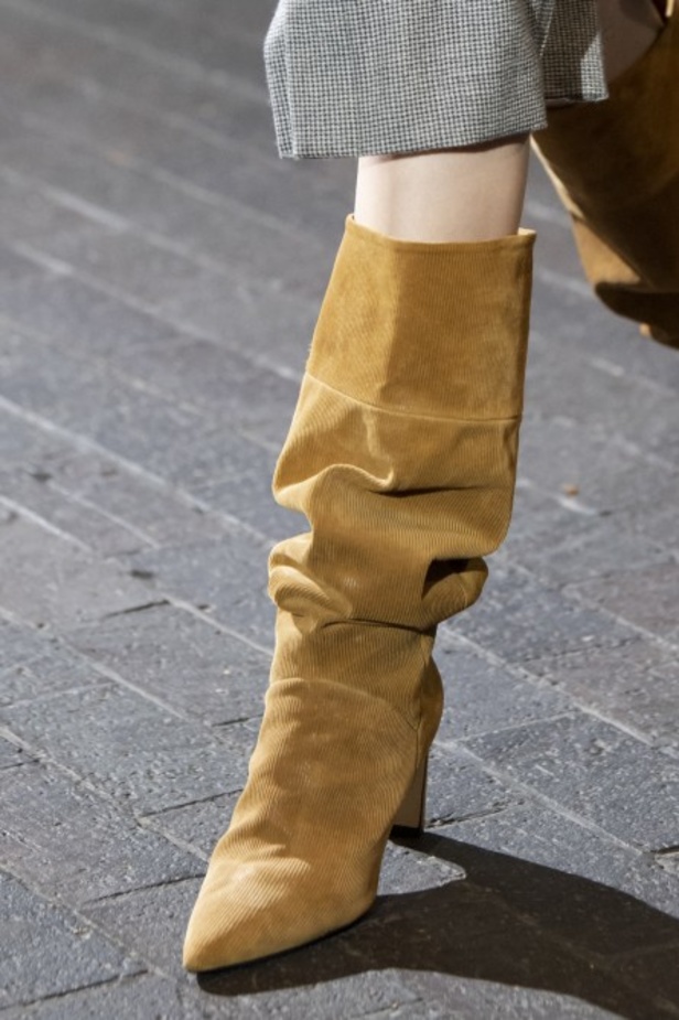 مجموعة الالبسة الجاهزة من Roland Mouret لخريف وشتاء 2020-2021