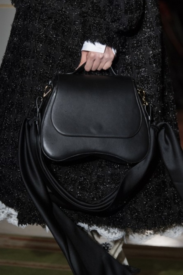 مجموعة الالبسة الفاخرة من SIMONE ROCHA لخريف وشتاء 2020-2021