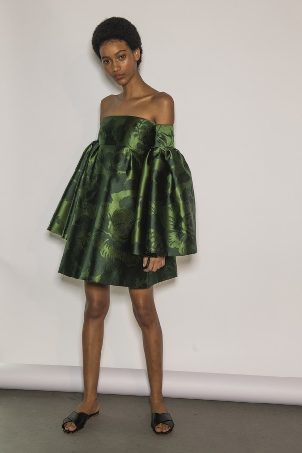 فساتين كارولينا هيريرا لخريف وشتاء 2020-2021 من اسبوع الموضة في نيويورك