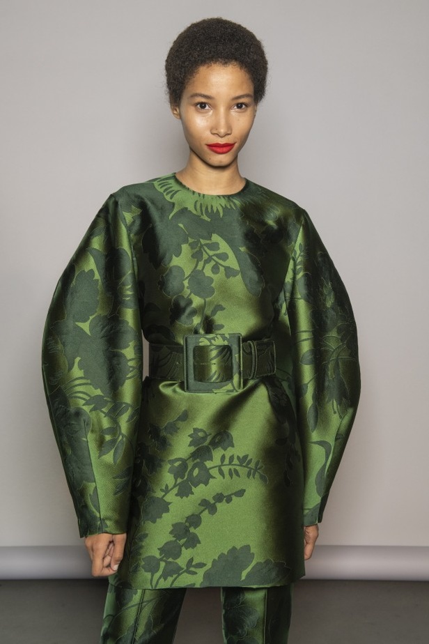 فساتين كارولينا هيريرا لخريف وشتاء 2020-2021 من اسبوع الموضة في نيويورك