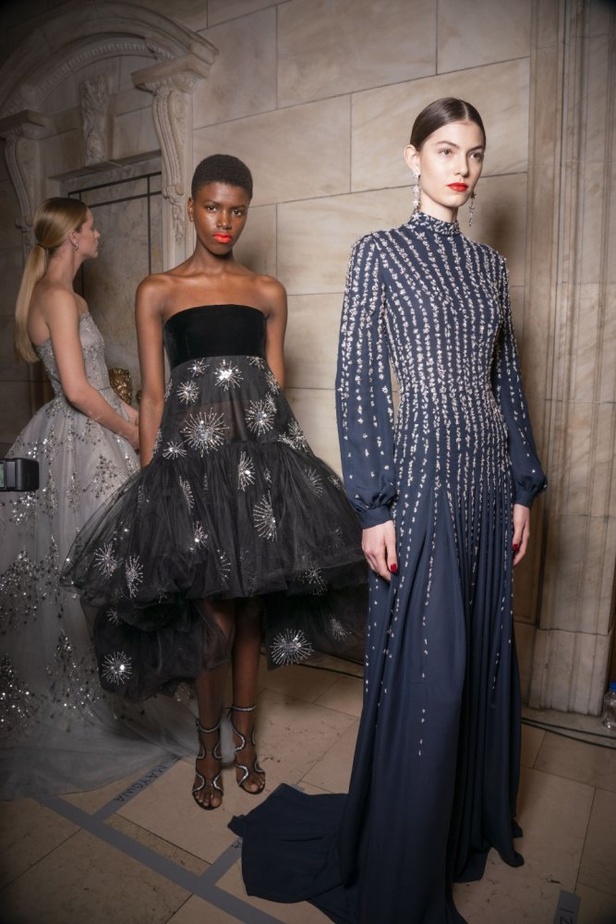 مجموعة اوسكار دي لارنتا من اسبوع الموضة في نيويورك 2020 