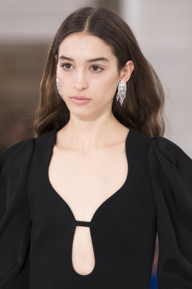 ازياء فكتوريا بيكهام  الفخمة من اسبوع الموضة في لندن 2020