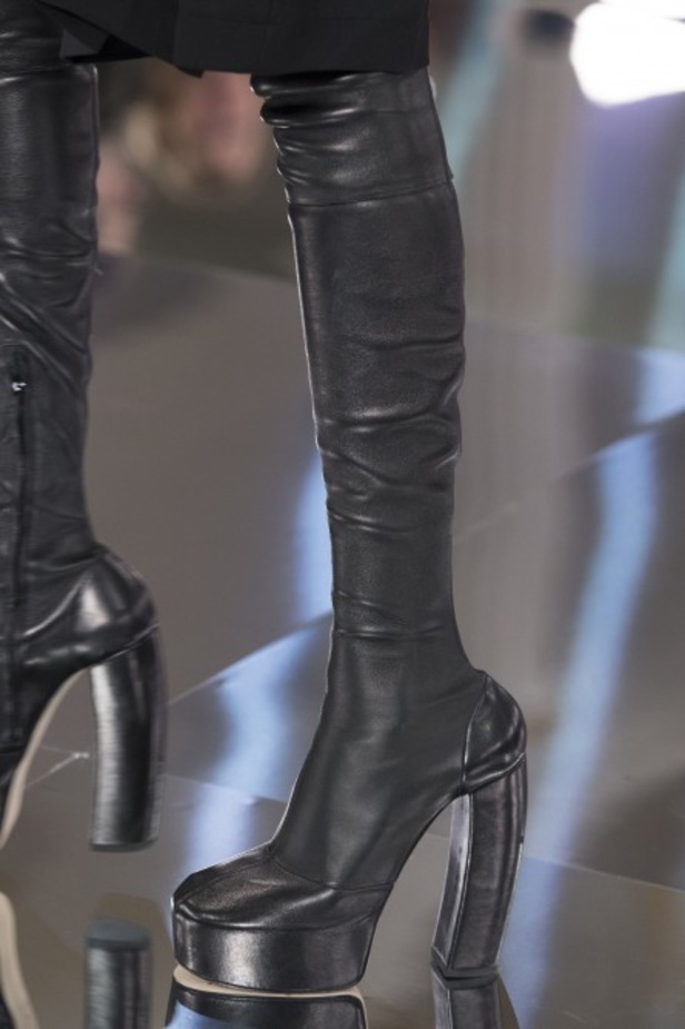 ازياء فكتوريا بيكهام  الفخمة من اسبوع الموضة في لندن 2020