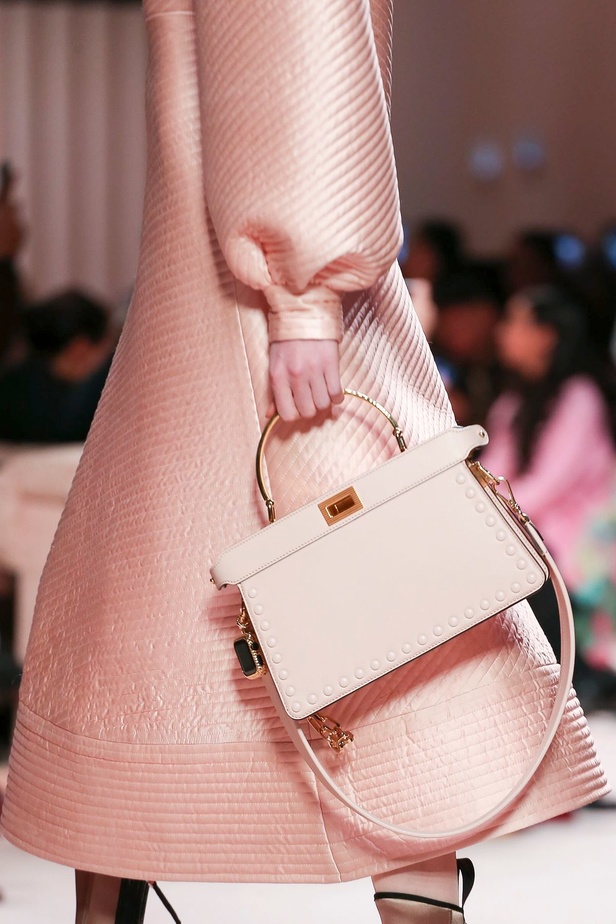 مجموعة فندي FENDI لخريف وشتاء 2020-2021 خلال اسبوع الموضة في ميلانو 