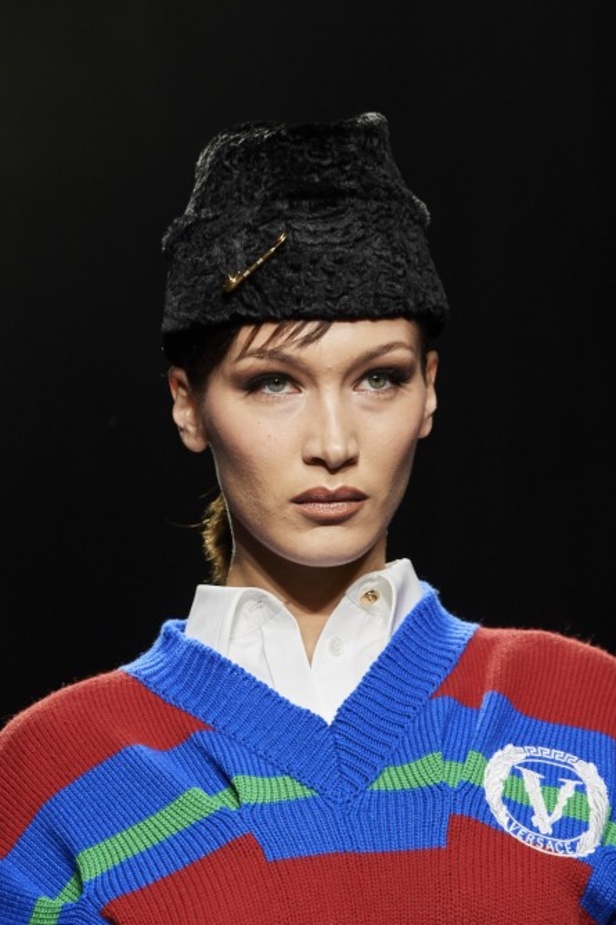 مجموعة فيرساتشي VERSACE لخريف وشتاء 2020-2021