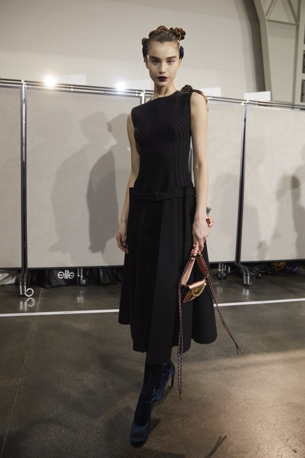 مجموعة فندي FENDI لخريف وشتاء 2020-2021 خلال اسبوع الموضة في ميلانو 