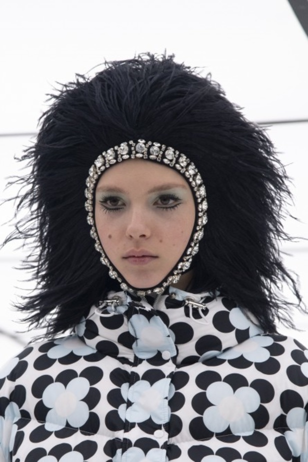 عرض ازياء MONCLER لخريف و شتاء 2020-2021 مباشرة من ميلانو