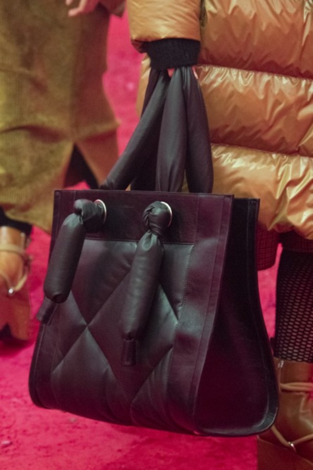 عرض ازياء MONCLER لخريف و شتاء 2020-2021 مباشرة من ميلانو