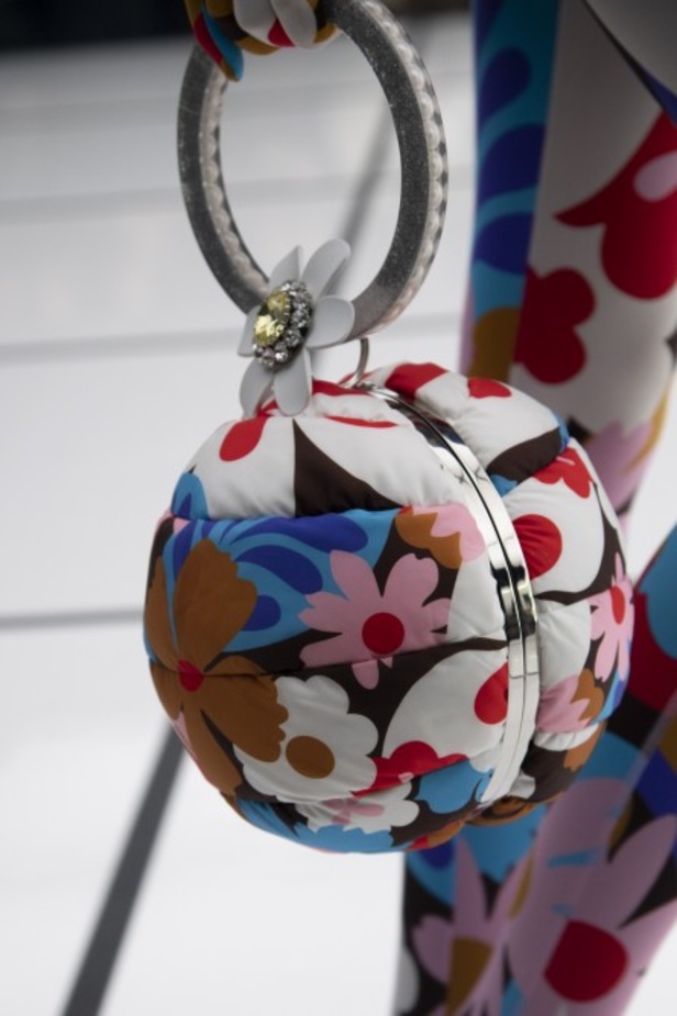 عرض ازياء MONCLER لخريف و شتاء 2020-2021 مباشرة من ميلانو