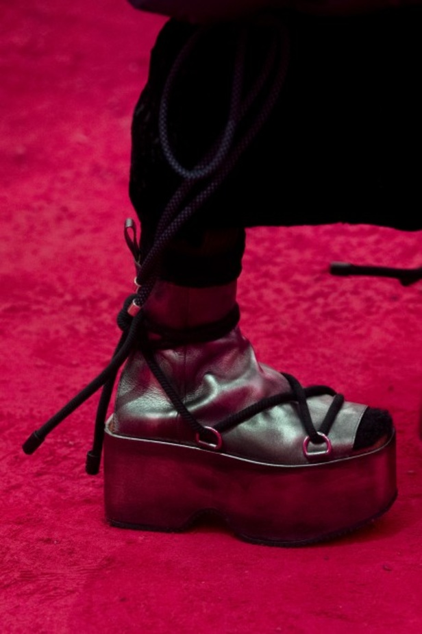 عرض ازياء MONCLER لخريف و شتاء 2020-2021 مباشرة من ميلانو