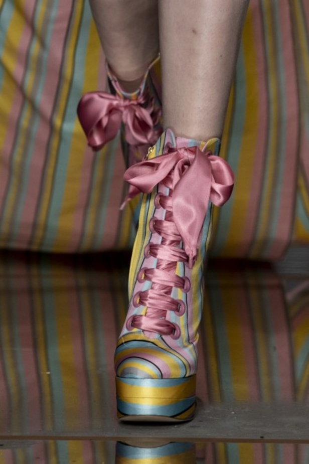 مجموعة موسكينو MOSCHINO لخريف وشتاء 2020-2021 من ميلانو