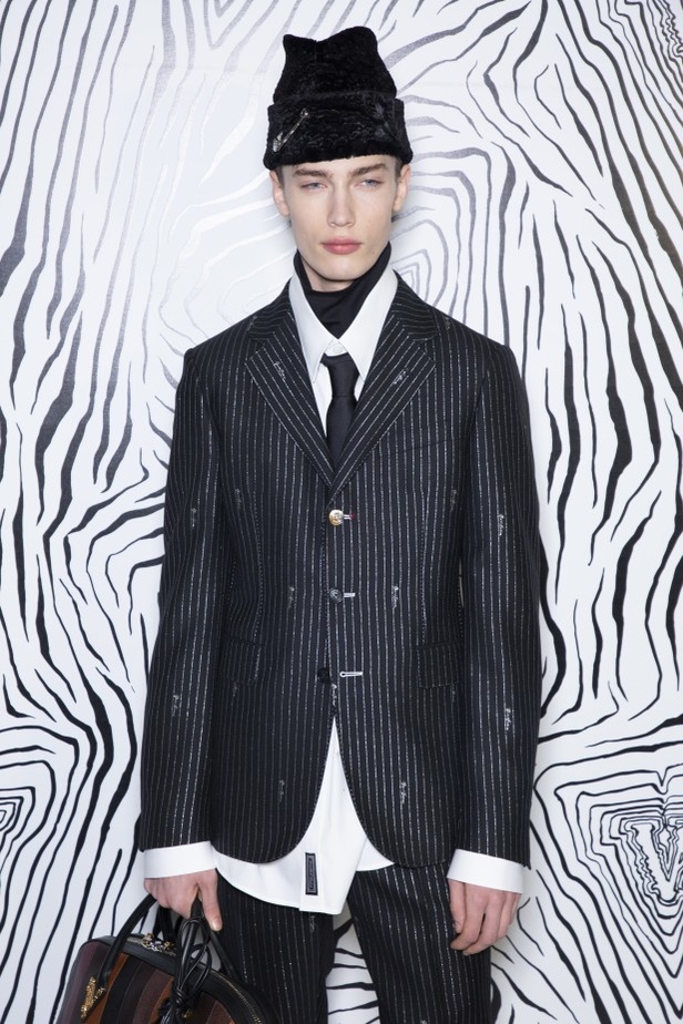 مجموعة فيرساتشي VERSACE لخريف وشتاء 2020-2021