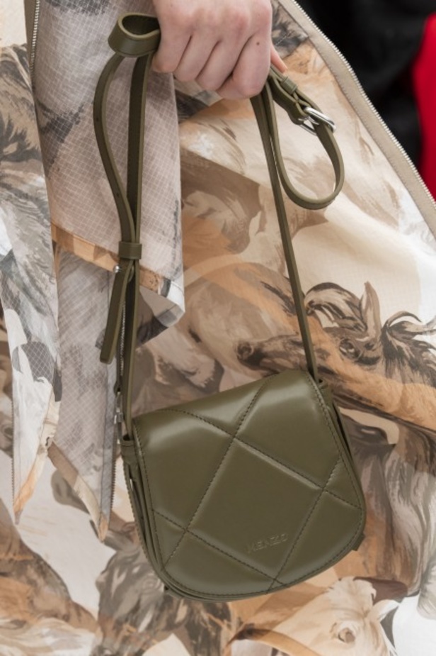 مجموعة KENZO لخريف وشتاء 2020-2021 خلال اسبوع الموضة في باريس