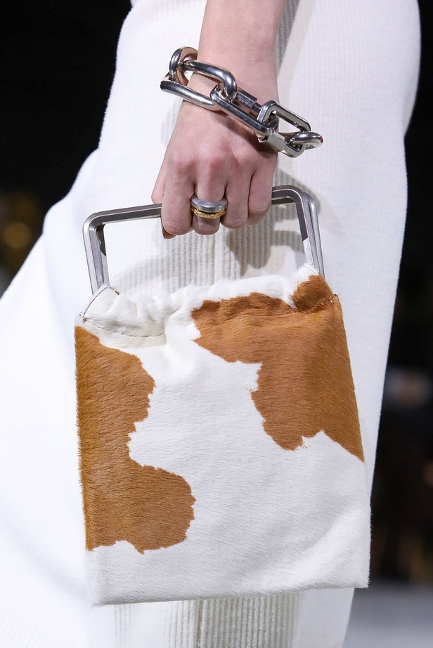 مجموعة Off White لموسم خريف وشتاء 2020-2021