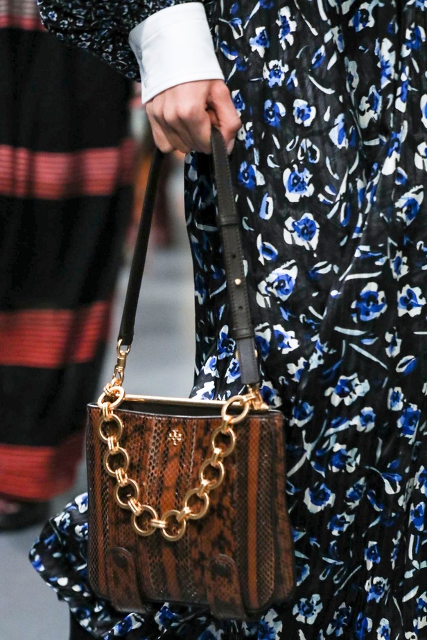 اكسسوارات TORY BURCH الفاخرة من اسبوع الموضة في نيويورك 2020