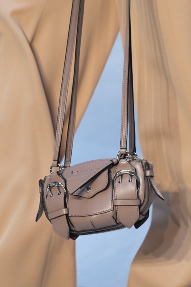 مجموعة كلوي Chloe لخريف وشتاء 2020-2021 خلال اسبوع الموضة في باريس