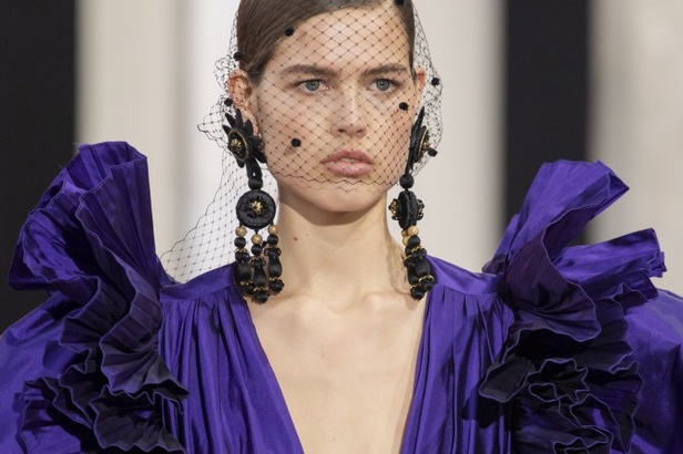 مجموعة Elie Saab لخريف وشتاء 2020-2021 خلال اسبوع الموضة في باريس