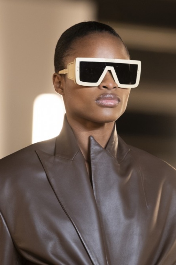 عرض ازياء balmain لخريف وشتاء 2020-2021 مباشرة من باريس