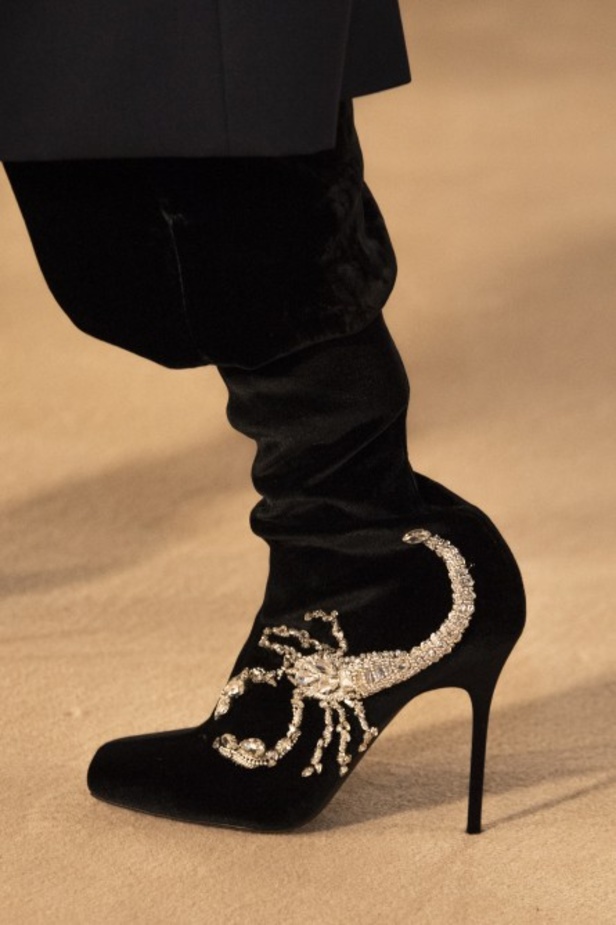 عرض ازياء balmain لخريف وشتاء 2020-2021 مباشرة من باريس