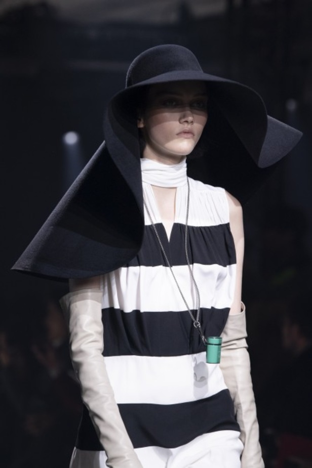 مجموعة جيفنشي للأزياء الراقية لخريف وشتاء 2021