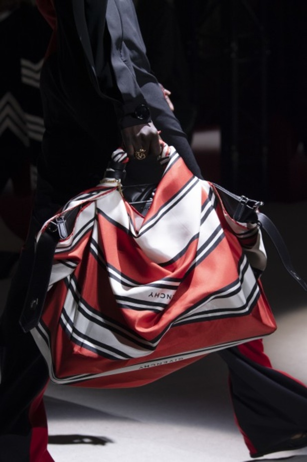 مجموعة جيفنشي للأزياء الراقية لخريف وشتاء 2021