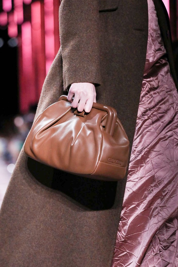 عرض أزياء دار Miu Miu لخريف وشتاء 2020-2021