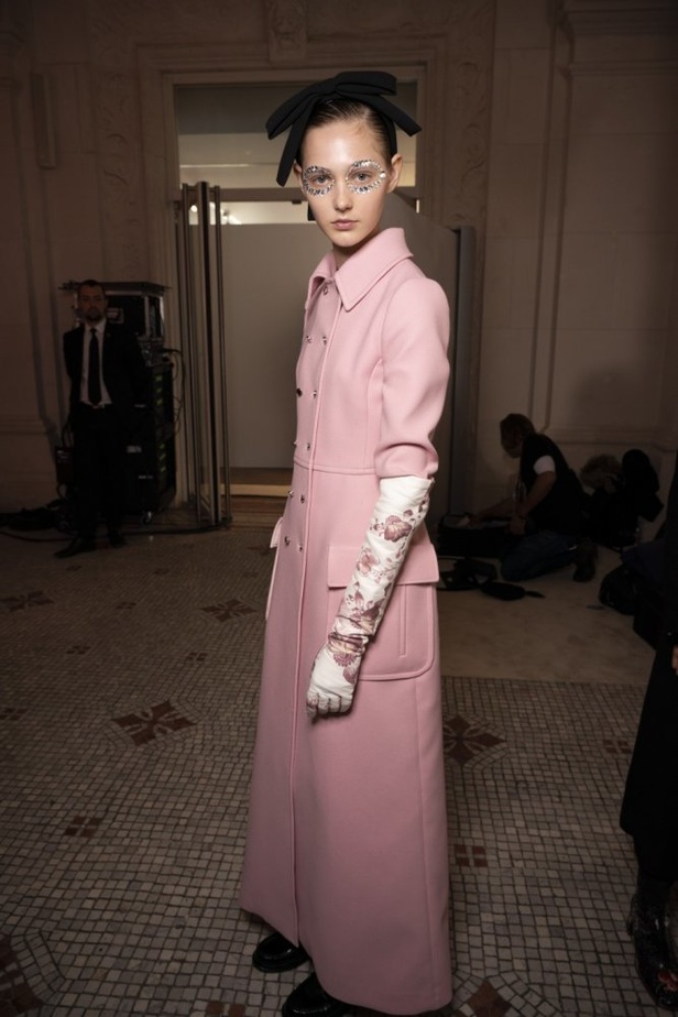 عرض ازياء جيامباتيستا فالي خلال اسبوع الموضة في باريس